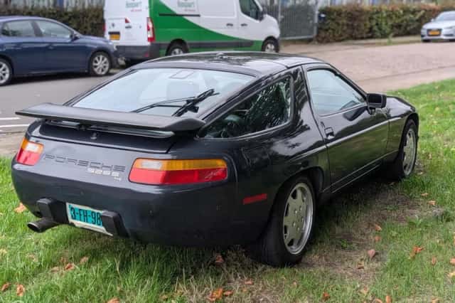 Porsche 928 (1987) thumbnail 5