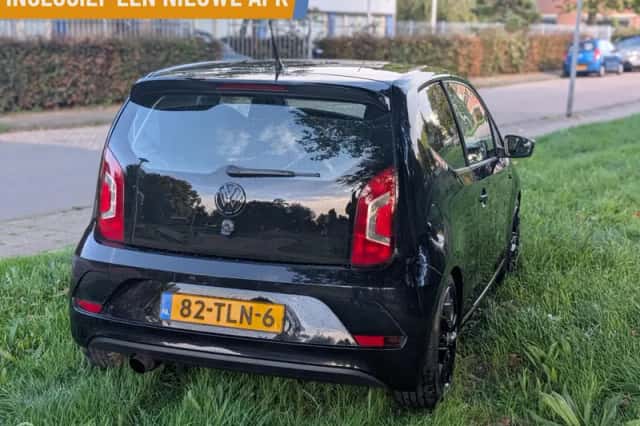 Volkswagen Up! (2012) thumbnail 4