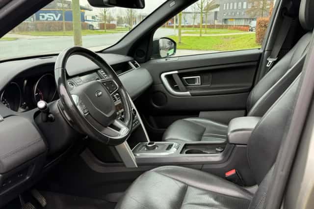 Land Rover Discovery Sport (2019) thumbnail 2
