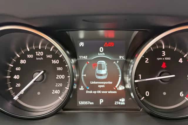 Land Rover Discovery Sport (2019) thumbnail 5