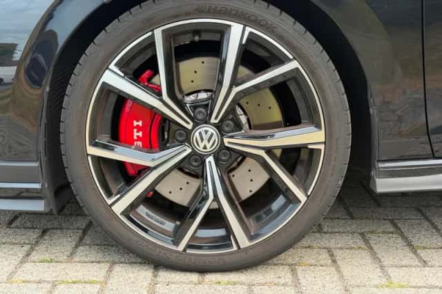 Volkswagen Golf (2022) thumbnail 2