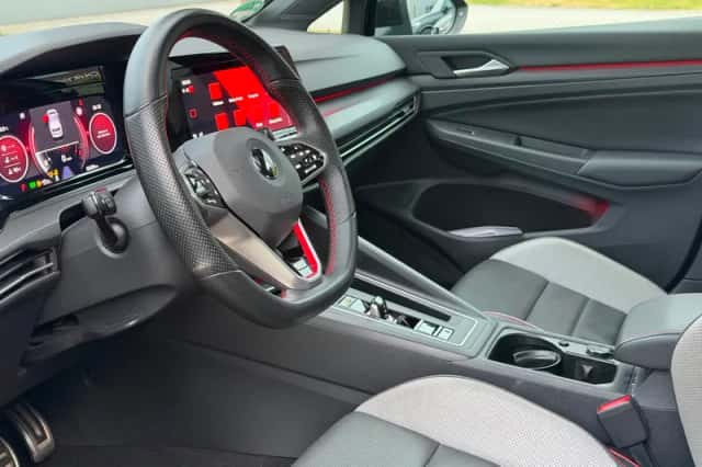 Volkswagen Golf (2022) thumbnail 3