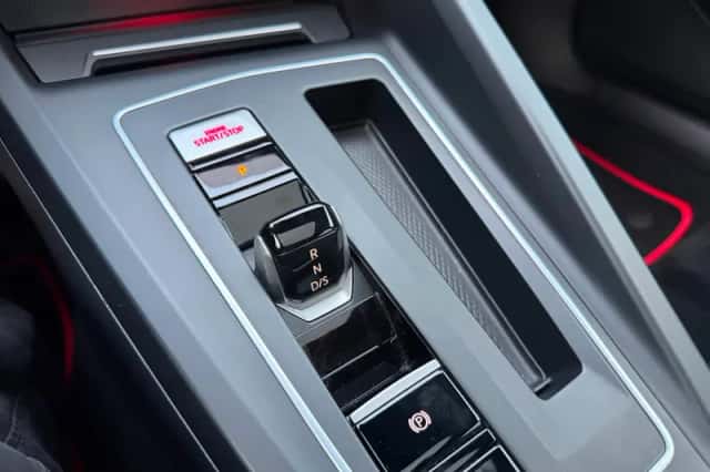 Volkswagen Golf (2022) thumbnail 4