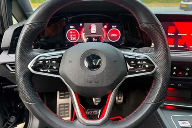 Volkswagen Golf (2022) thumbnail 6