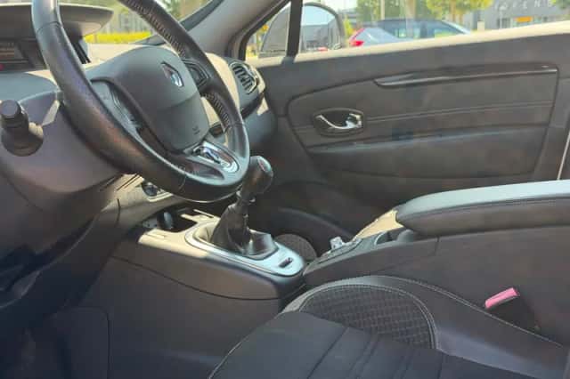 Renault Scénic (2016) thumbnail 3