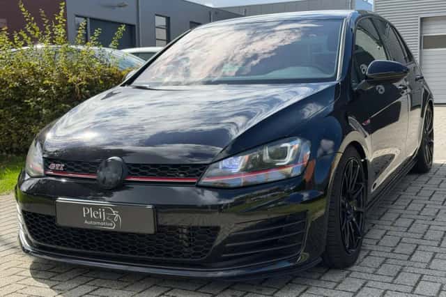 Volkswagen Golf (2016) thumbnail 1