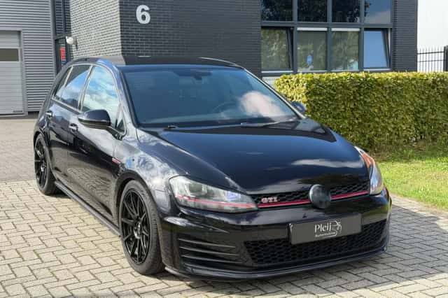 Volkswagen Golf (2016) thumbnail 4