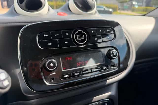 Smart ForFour (2017) thumbnail 5