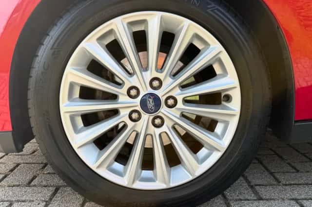 Ford Focus (2017) thumbnail 2