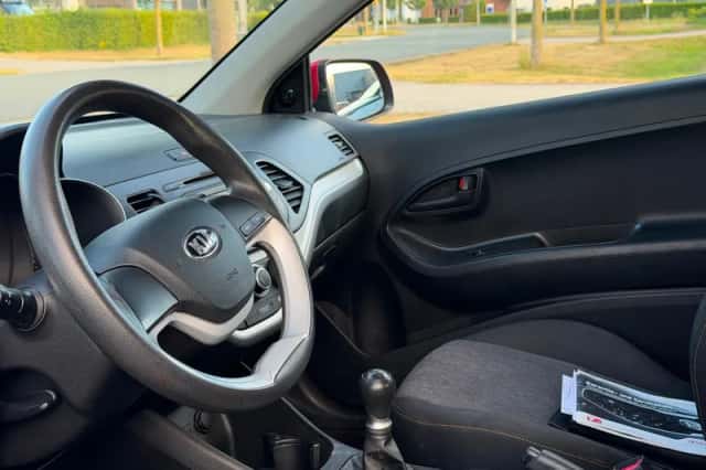 Kia Picanto (2016) thumbnail 3