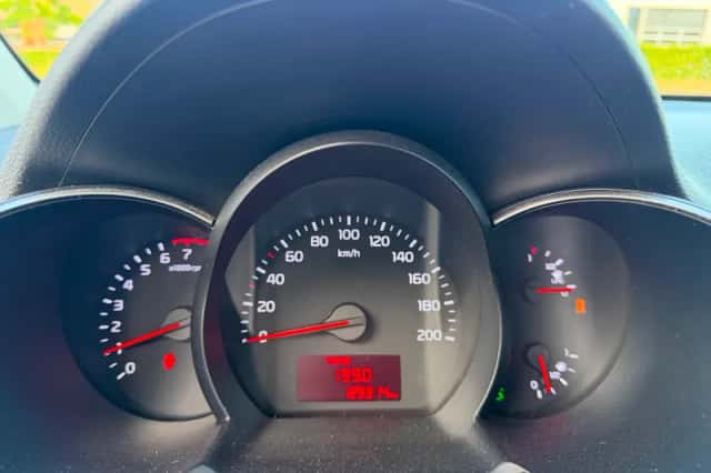 Kia Picanto (2016) thumbnail 5
