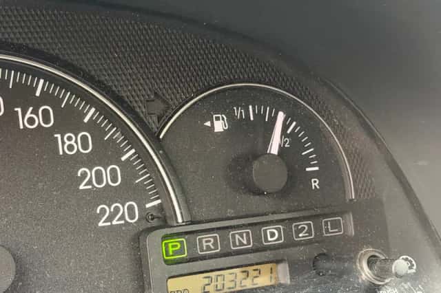 Toyota Avensis Verso (2003) thumbnail 5