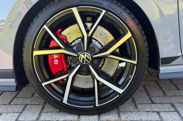 Volkswagen Golf (2022) thumbnail 2