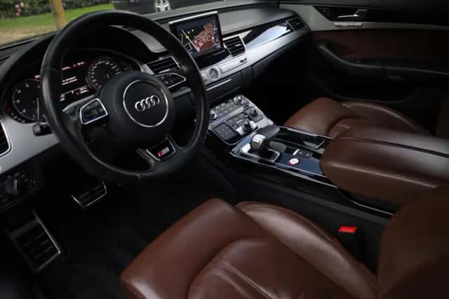 Audi S8 (2012) thumbnail 2
