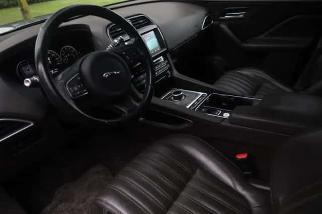 Jaguar F-Pace (2017) thumbnail 2