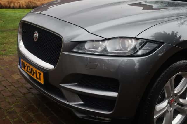 Jaguar F-Pace (2017) thumbnail 4