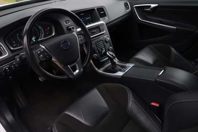 Volvo V60 (2014) thumbnail 2