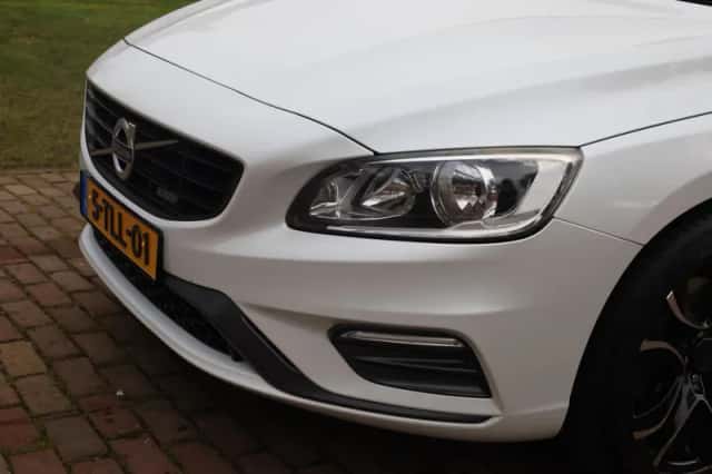 Volvo V60 (2014) thumbnail 4