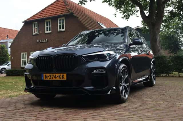 BMW X5 (2019) thumbnail 1
