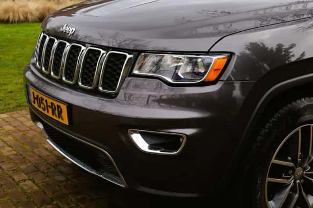 Jeep Grand Cherokee (2017) thumbnail 4