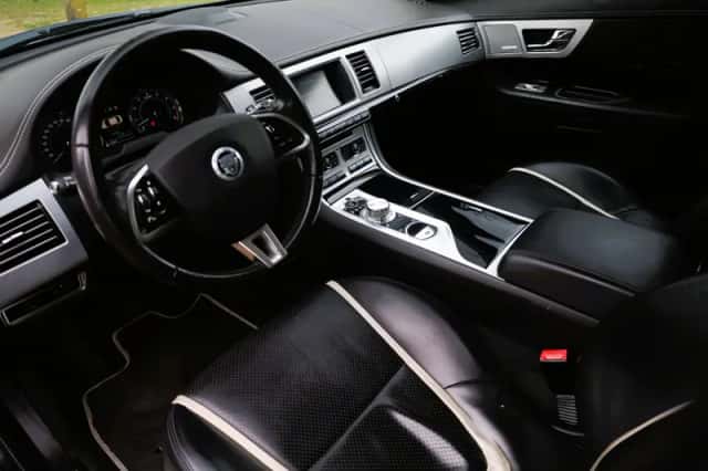 Jaguar XF (2012) thumbnail 2