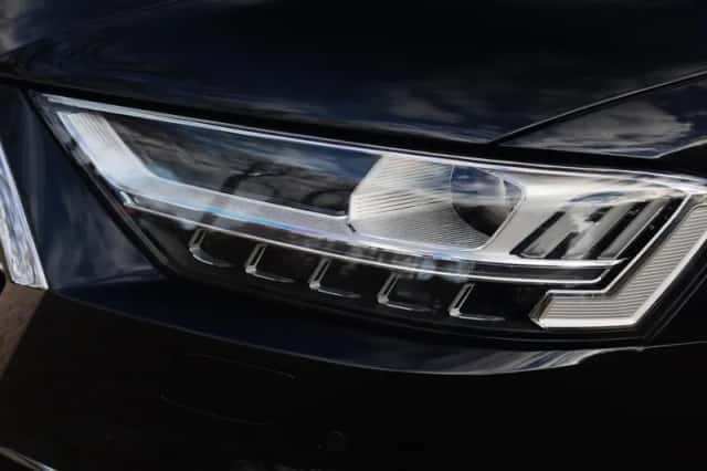 Audi A8 (2018) thumbnail 5