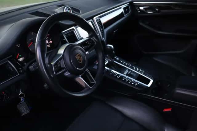 Porsche Macan (2016) thumbnail 2