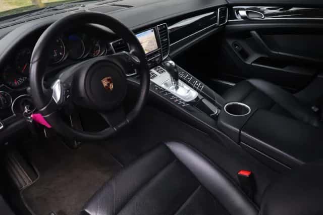 Porsche Panamera (2011) thumbnail 2
