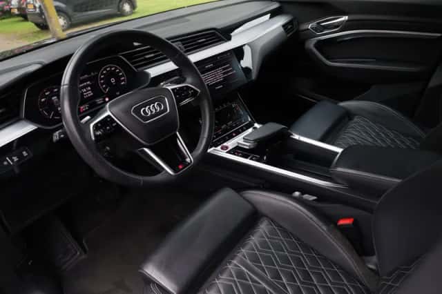 Audi e-tron Sportback (2021) thumbnail 2