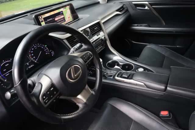 Lexus RX (2019) thumbnail 2