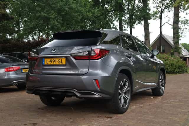 Lexus RX (2019) thumbnail 3