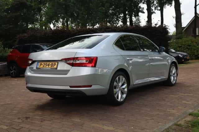 Škoda Superb (2022) thumbnail 3