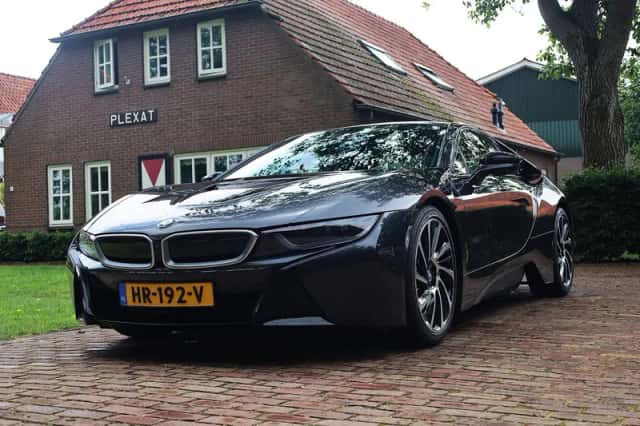 BMW i8 (2015) thumbnail 1