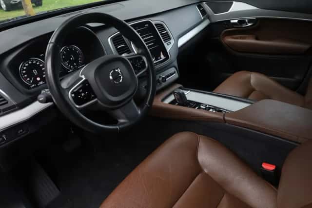 Volvo XC90 (2020) thumbnail 2