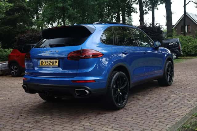Porsche Cayenne (2017) thumbnail 3