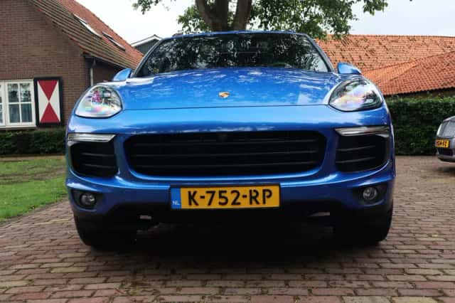 Porsche Cayenne (2017) thumbnail 6