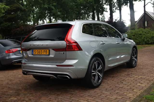 Volvo XC60 (2018) thumbnail 3