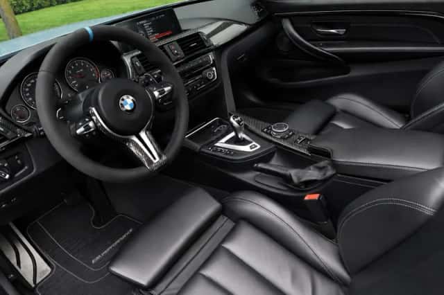 BMW M4 (2015) thumbnail 2