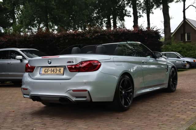BMW M4 (2015) thumbnail 3