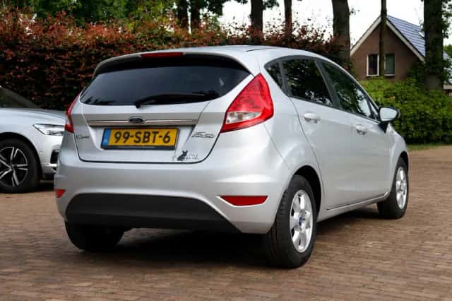 Ford Fiesta (2011) thumbnail 3