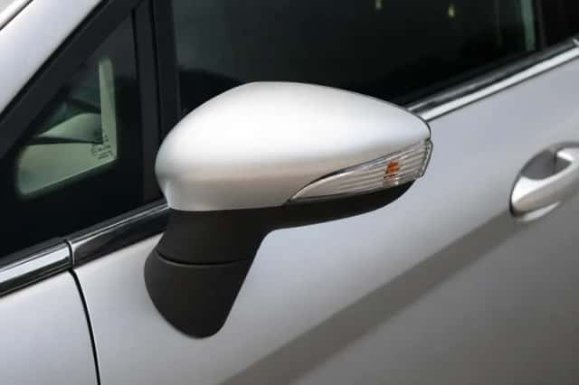 Ford Fiesta (2011) thumbnail 6