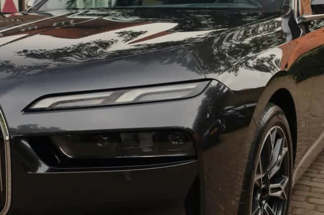 BMW i7 (2022) thumbnail 4