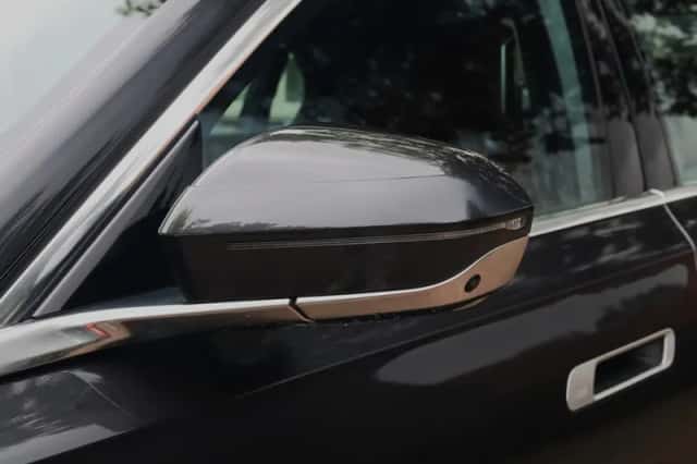 BMW i7 (2022) thumbnail 5