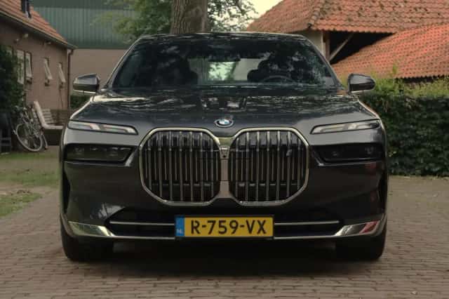 BMW i7 (2022) thumbnail 6
