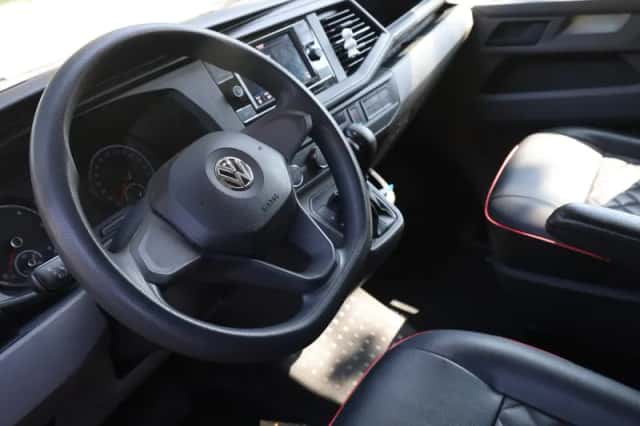 Volkswagen Transporter (2020) thumbnail 2