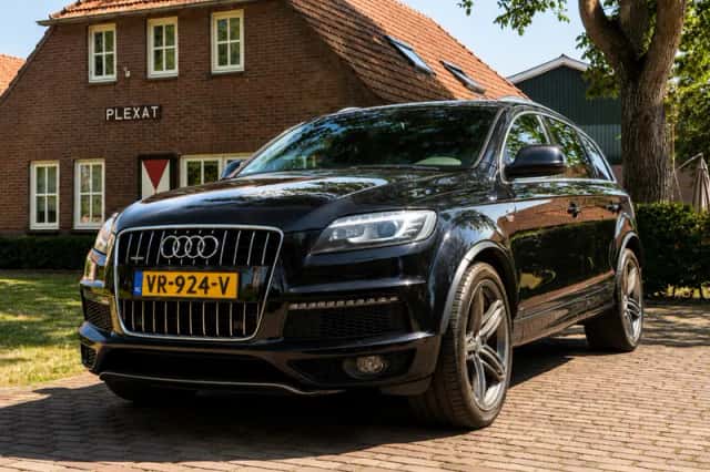 Audi Q7 (2010) thumbnail 1