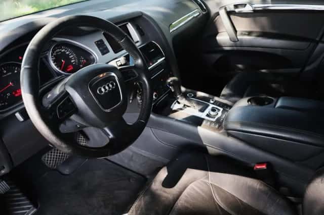Audi Q7 (2010) thumbnail 2