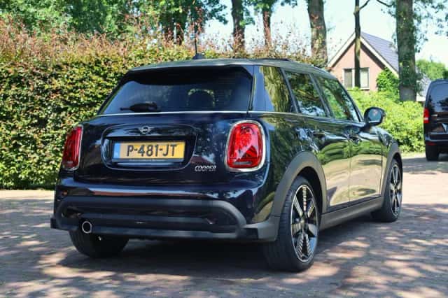 MINI Cooper (2022) thumbnail 3