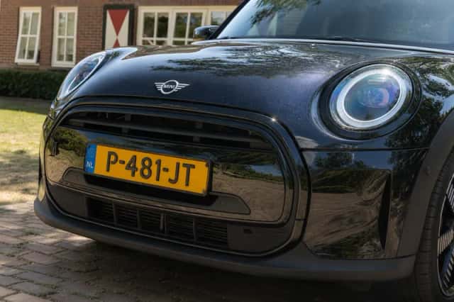 MINI Cooper (2022) thumbnail 4