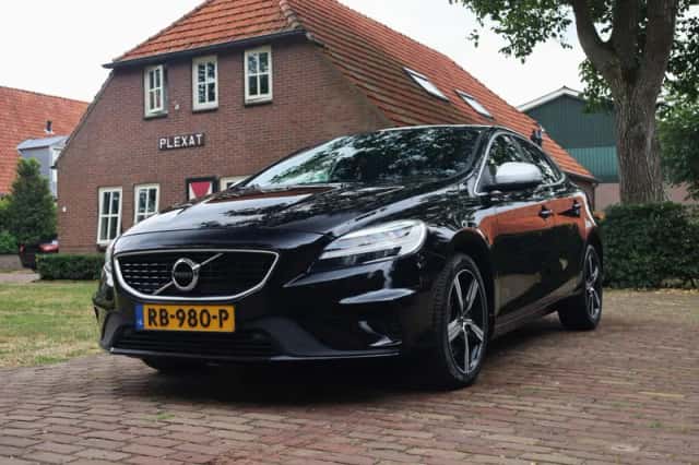 Volvo V40 (2017) thumbnail 1